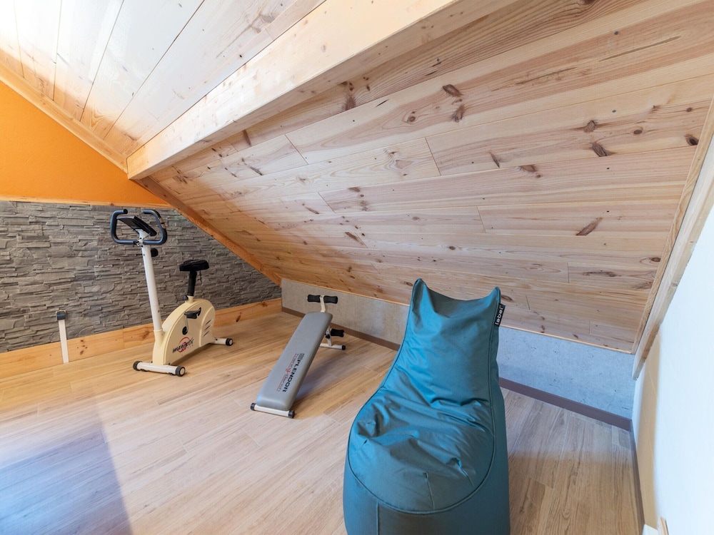 Spacious Getaway Near Spa F1