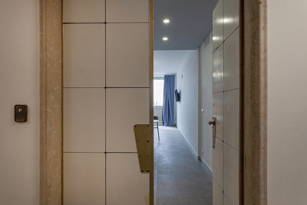 Chic Modern Lofts - B - BK