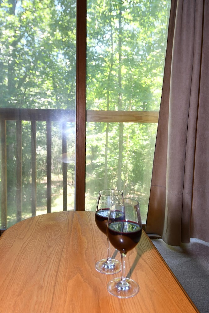 Lazy Bear Retreat - Classic Cabin! view 4