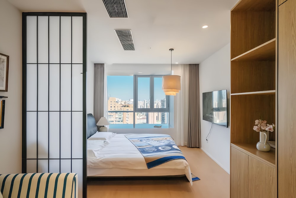 Shanghai Hills & Fan Stay