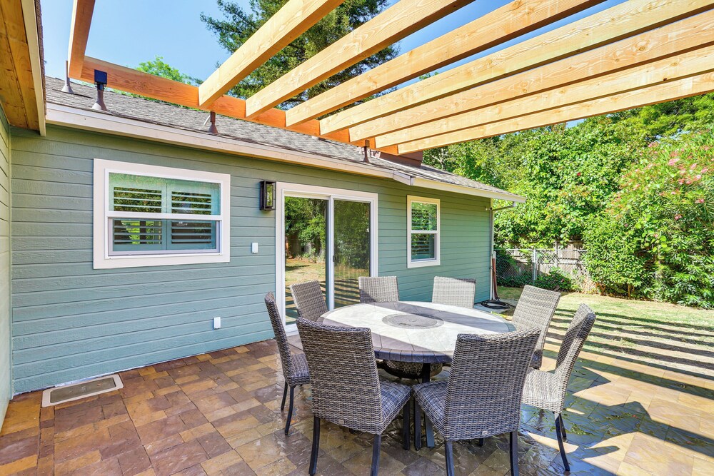 Walk to Park & Aquatic Center: Airy Redding Home!