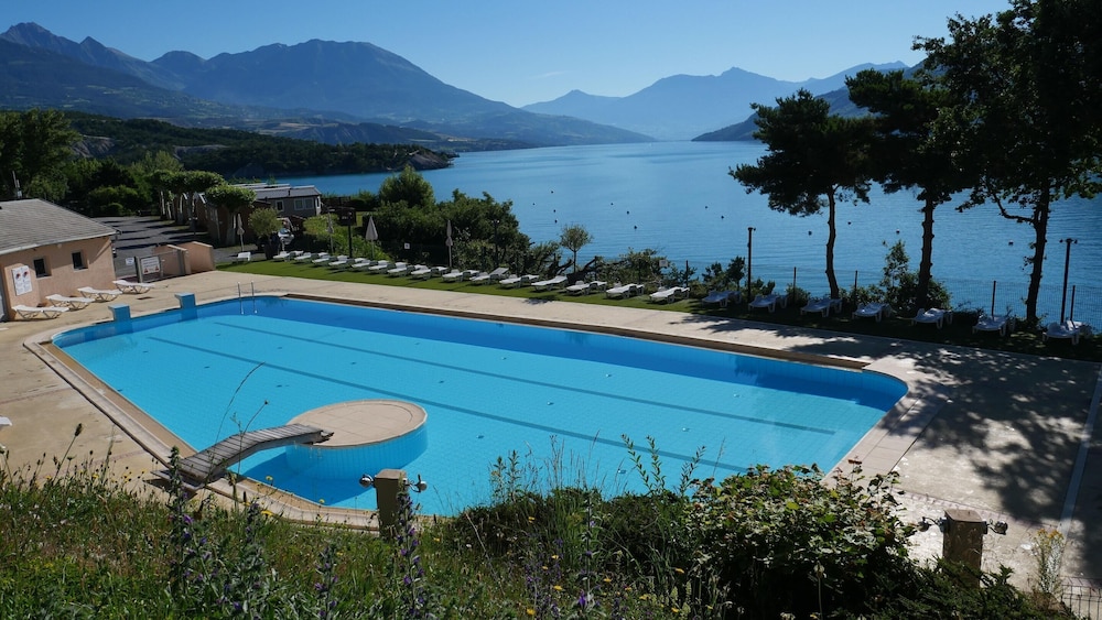Apartment on Lake Serre-poncon With Pool