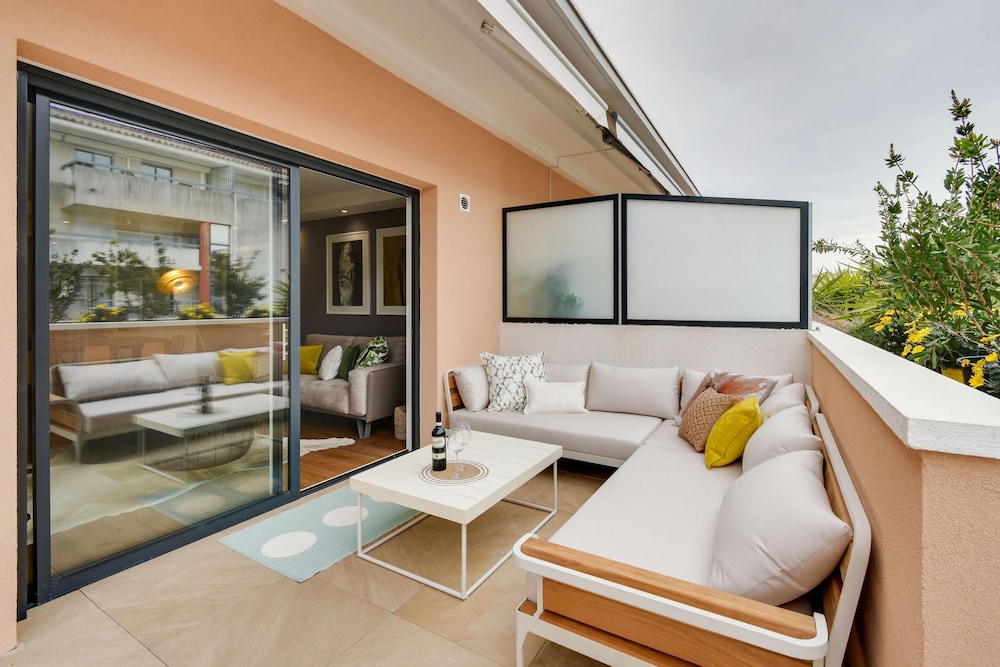 3 Bed Penthouse With Terrace Close to Beach- 2200