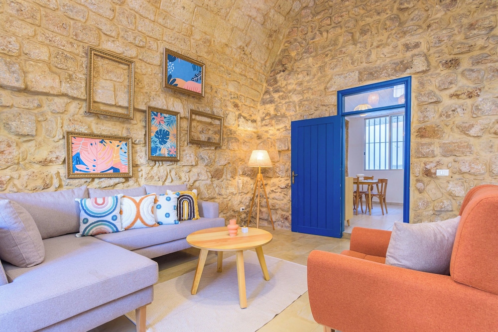 Galleria 1-Bedroom Apartment in Batroun