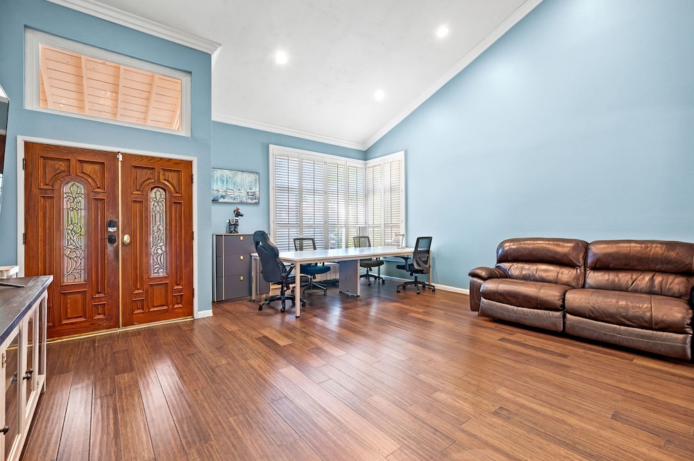 Spacious 4BR Family Retreat w Private Pool
