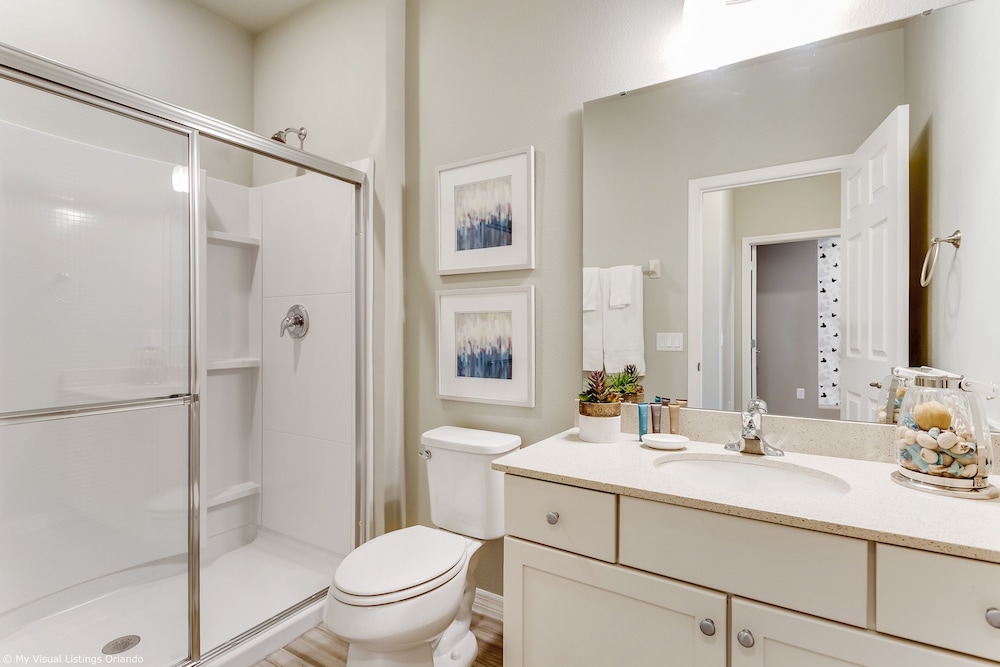 Spacious Home w/ Private Pool/spa! Sleeps 21