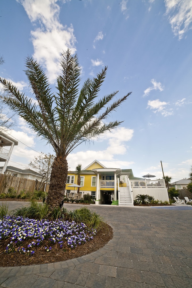 Georgianne Inn & Suites