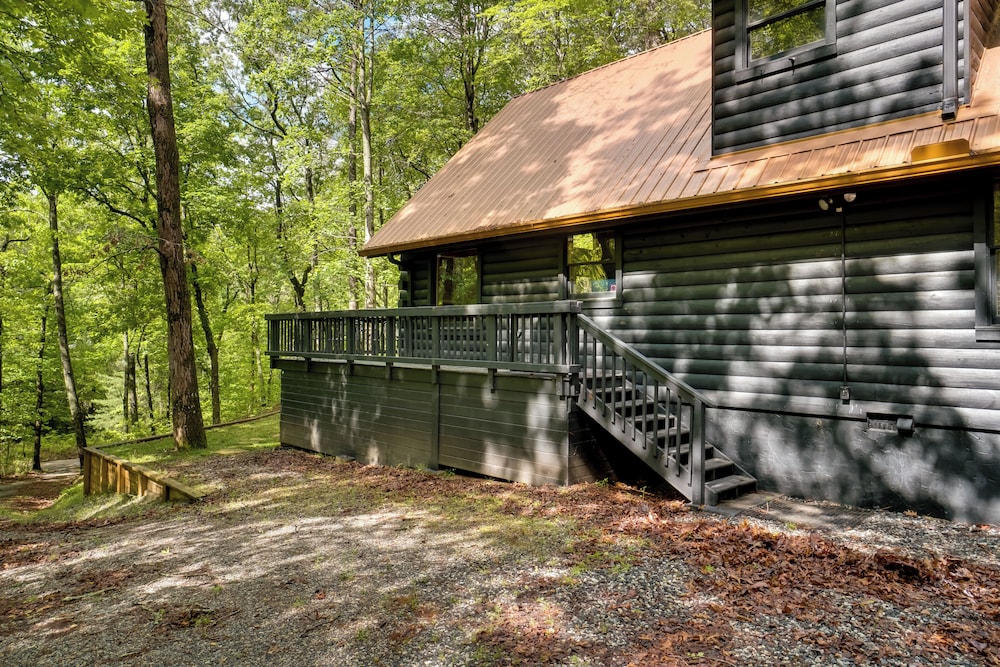 5 Mi to Helen: Hideaway w/ Deck & Grill!
