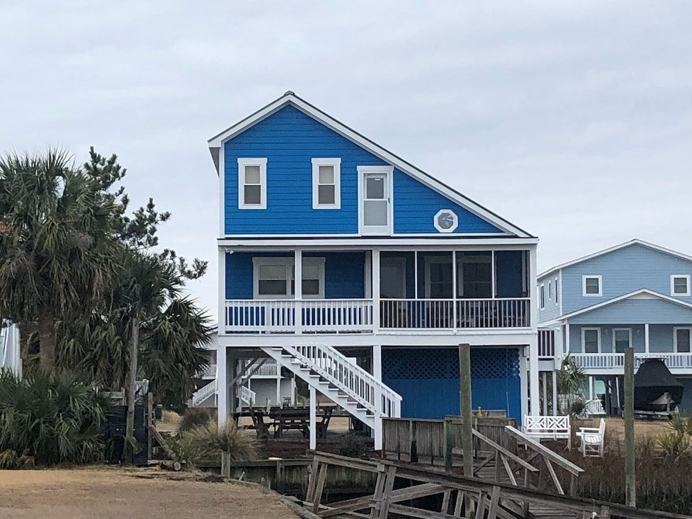 Heaven's Anchor 3 Bedroom Home by RedAwning
