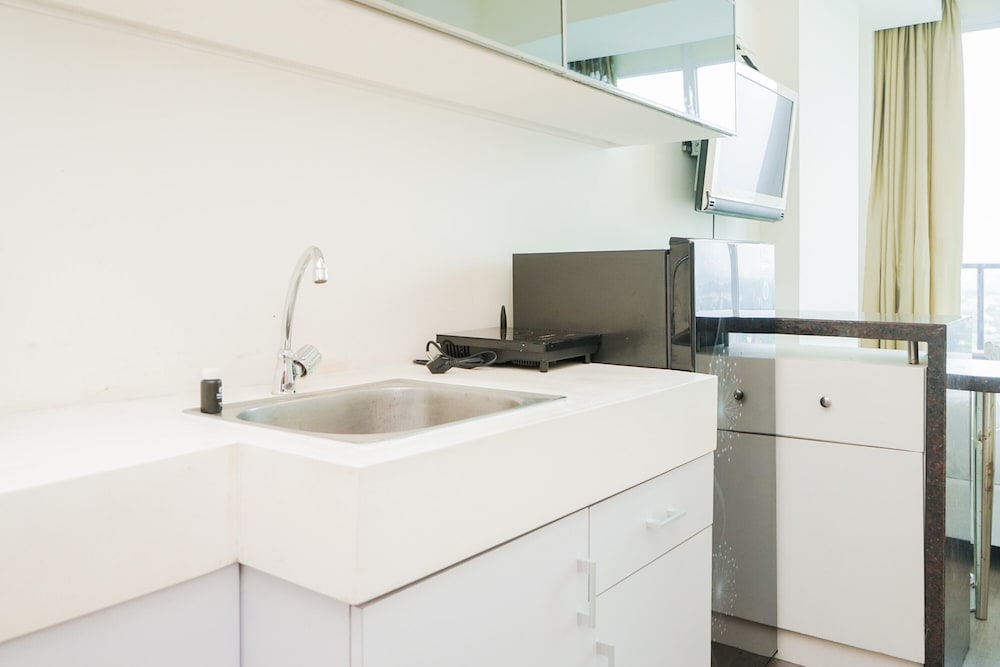 Homey And Cozy Studio Room At Tree Park City Bsd Apartment view 4