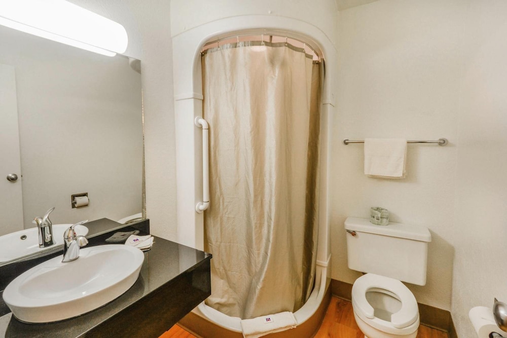 Motel 6 Huntsville, TX