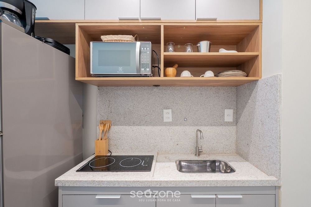 Oceanfront Studio in Condominium Ops0337
