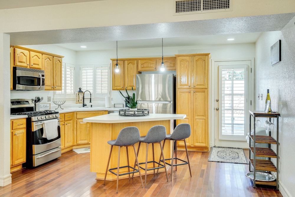 Patio, Pool & Spa: Family Retreat in Horizon City!