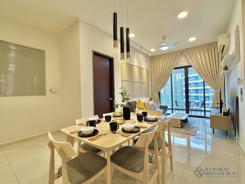 Country Garden Danga Bay Sea View Homestay by Stayrene