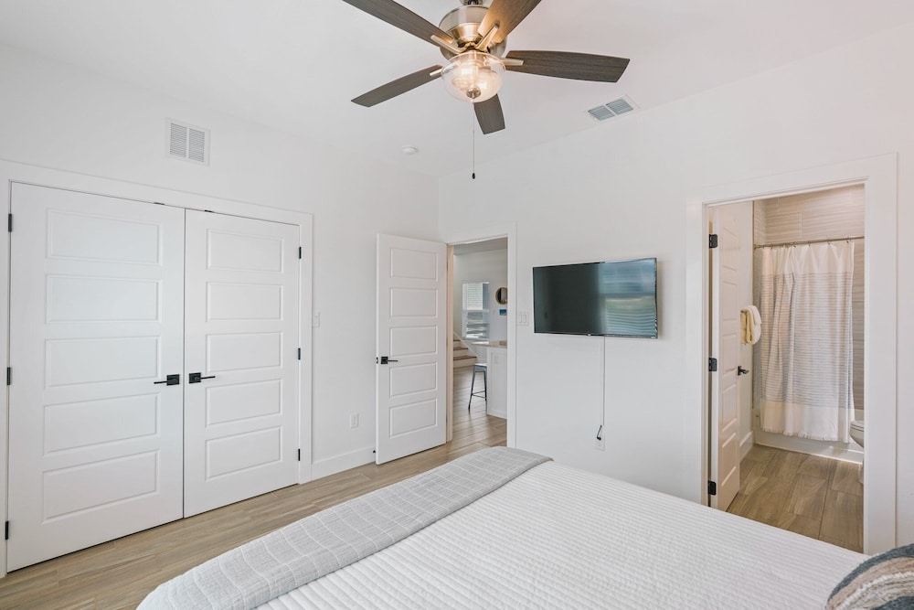 Chancla - Pet Friendly! Community Pool!