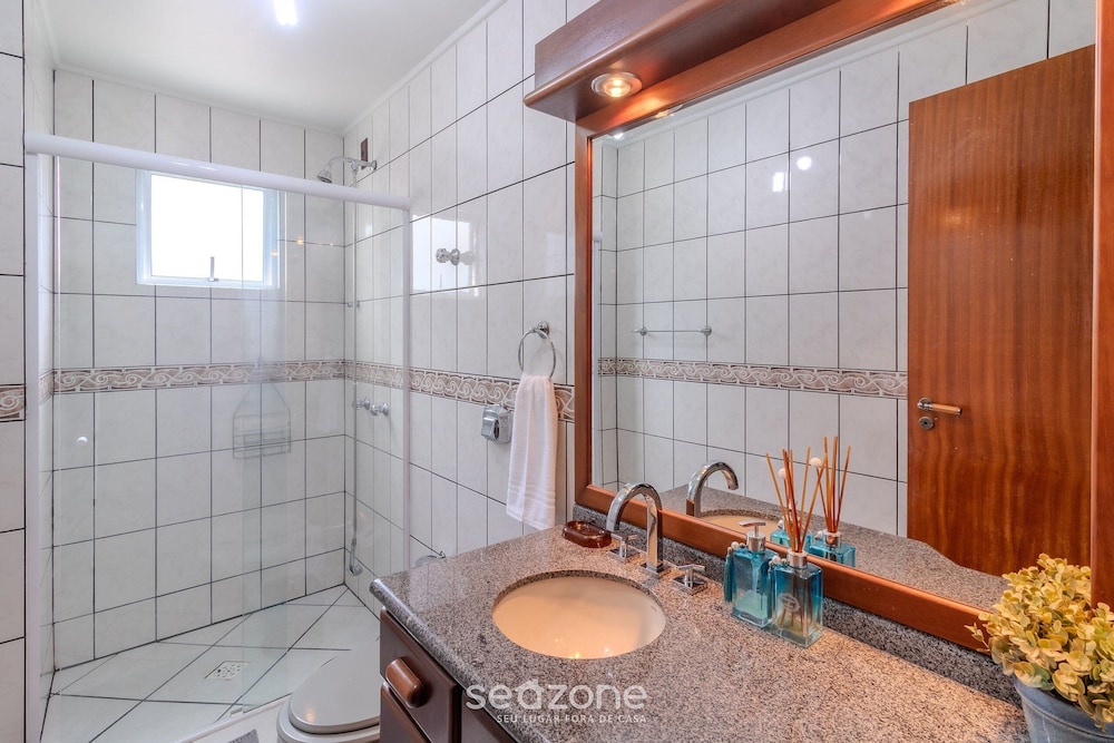 3BR Seafront apt w/ BBQ in Itapema Con0101