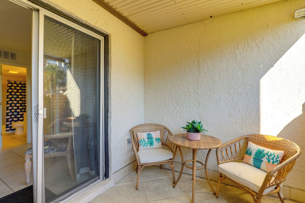 650 Feet to the Beach! Arcadian Shores Townhome