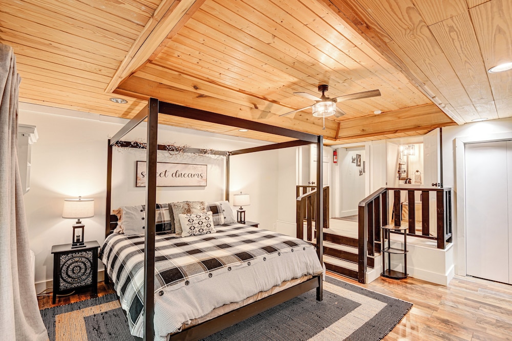 Peaceful Mt Juliet Cabin w/ Hot Tub & Fire Pit view 5