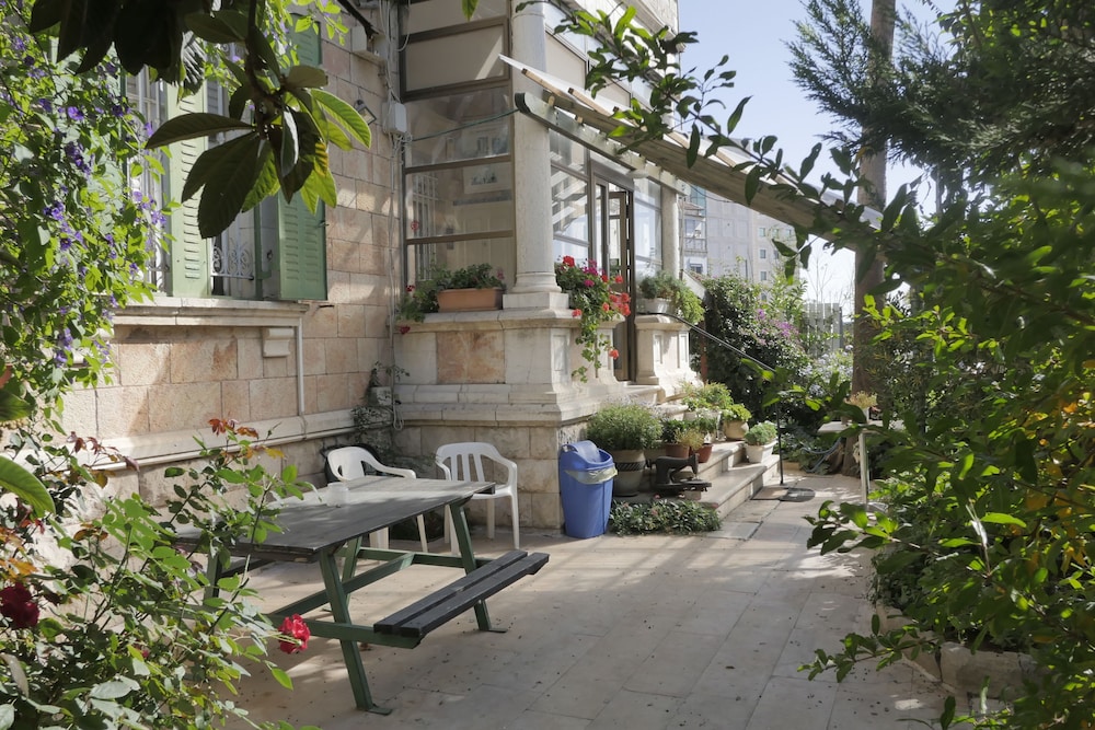 Allenby 2 Bed & Breakfast