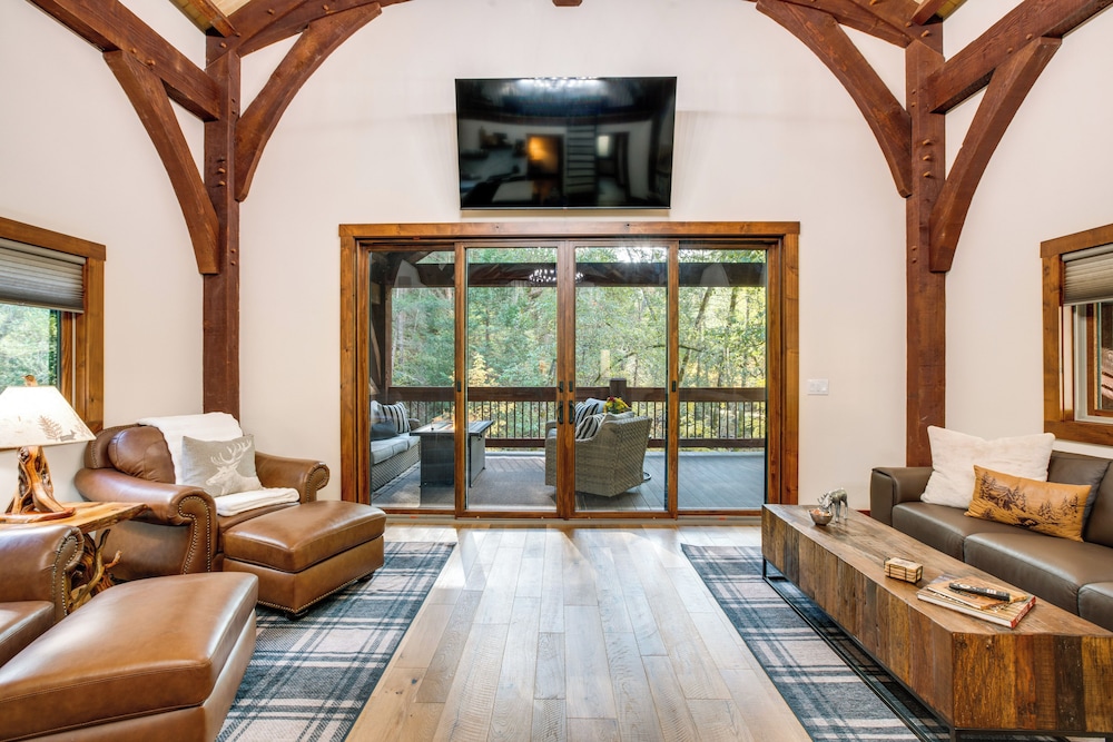 Bear Lodge Waterfront Cabin w/ Level 2 EV Charger