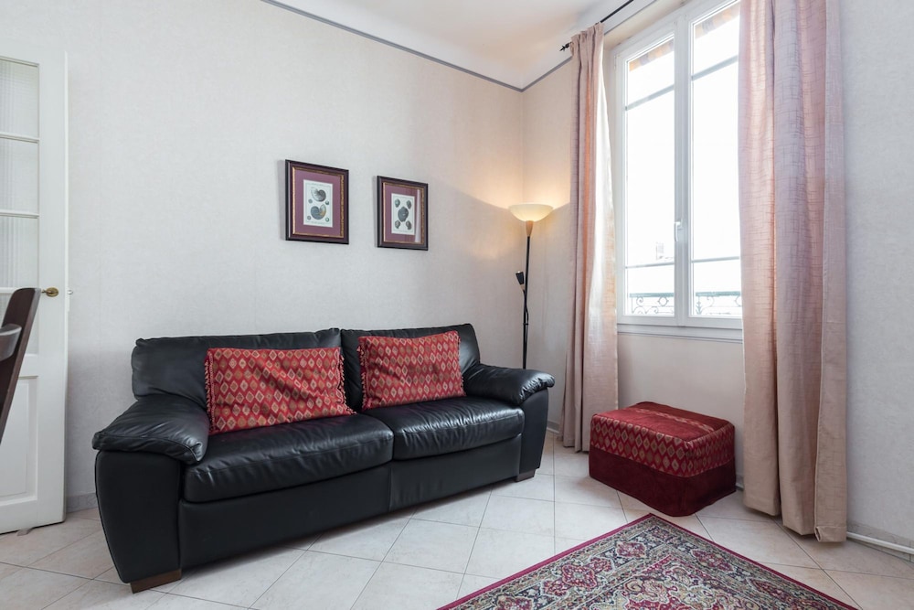 Three Bedroom two Bathroom Apartment in Center of Cannes on Quiet Street Minutes From the Palais - 2002