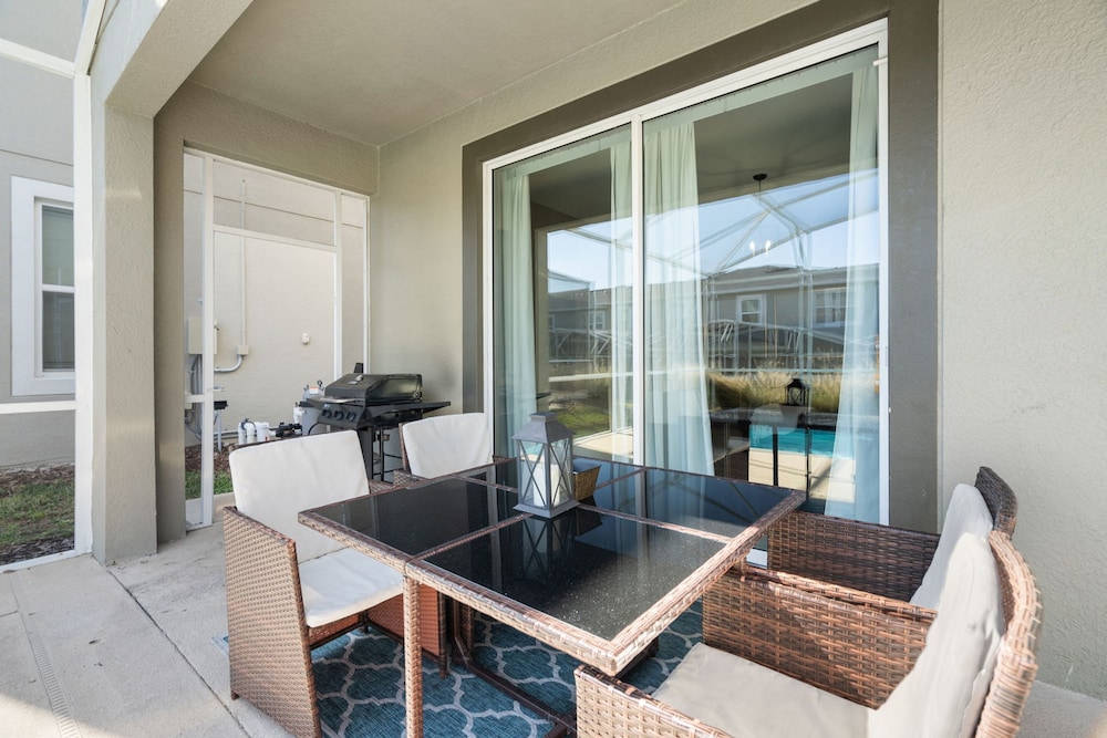 Gorgeous 6-bedroom House With Private Pool