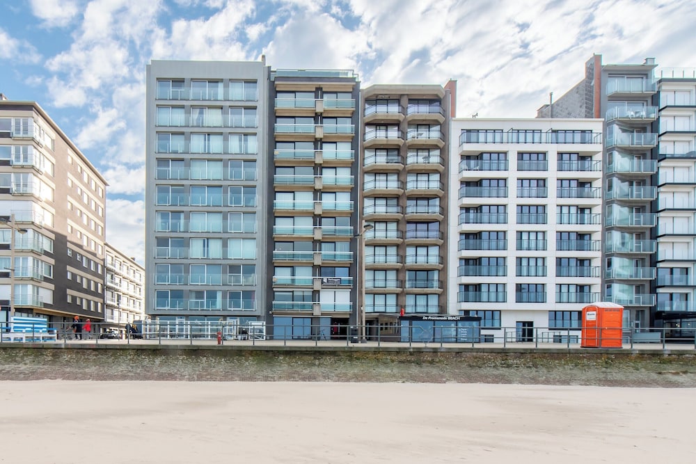 Apartment in Middelkerke With Sea View