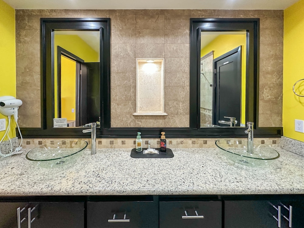2BR Sunset Escape for Families
