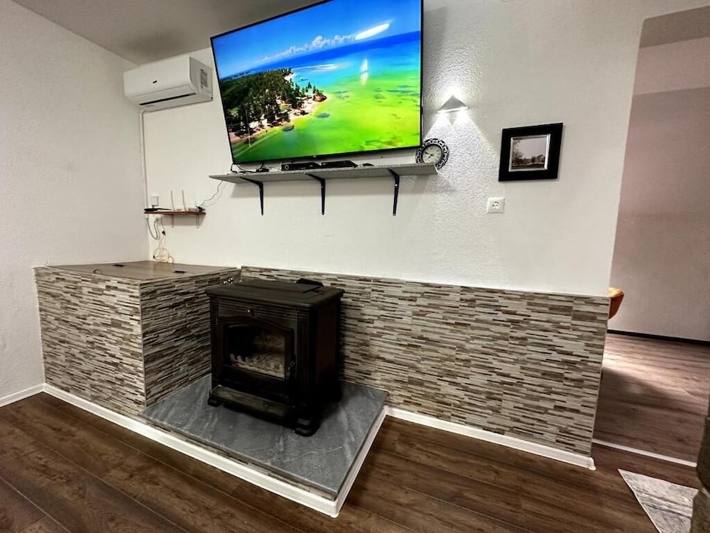 Rijeka Villa-Spacious 4BR with Pool