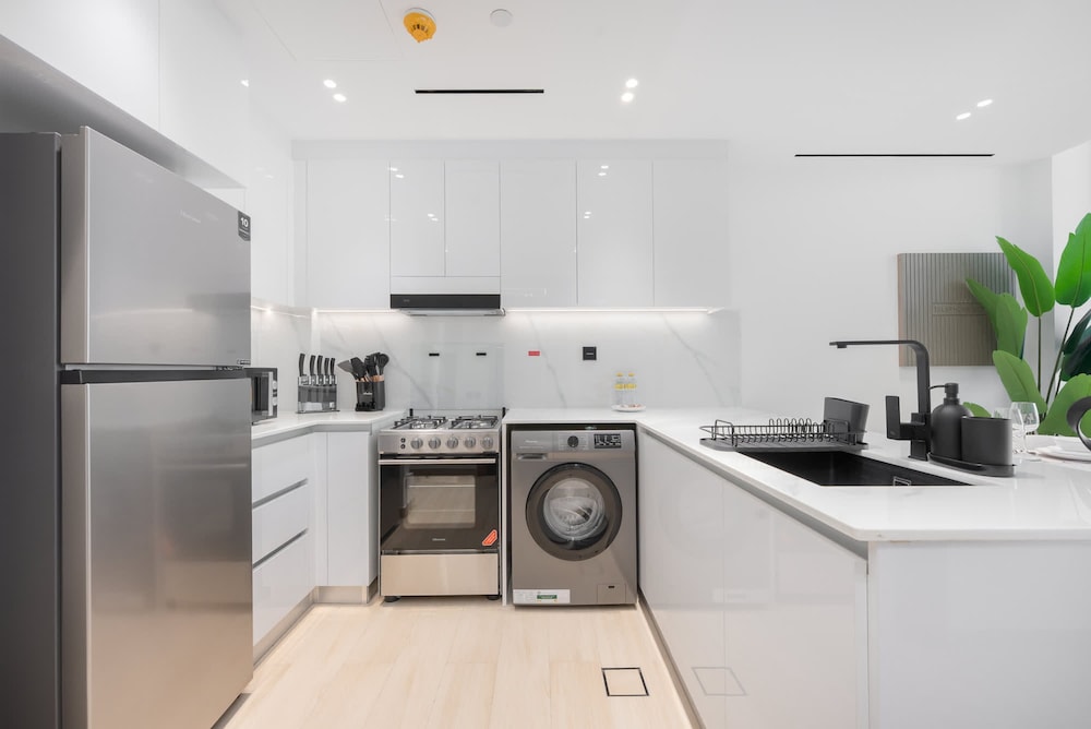 Lovely Apartment in Binghatti Corner That Sleeps 4