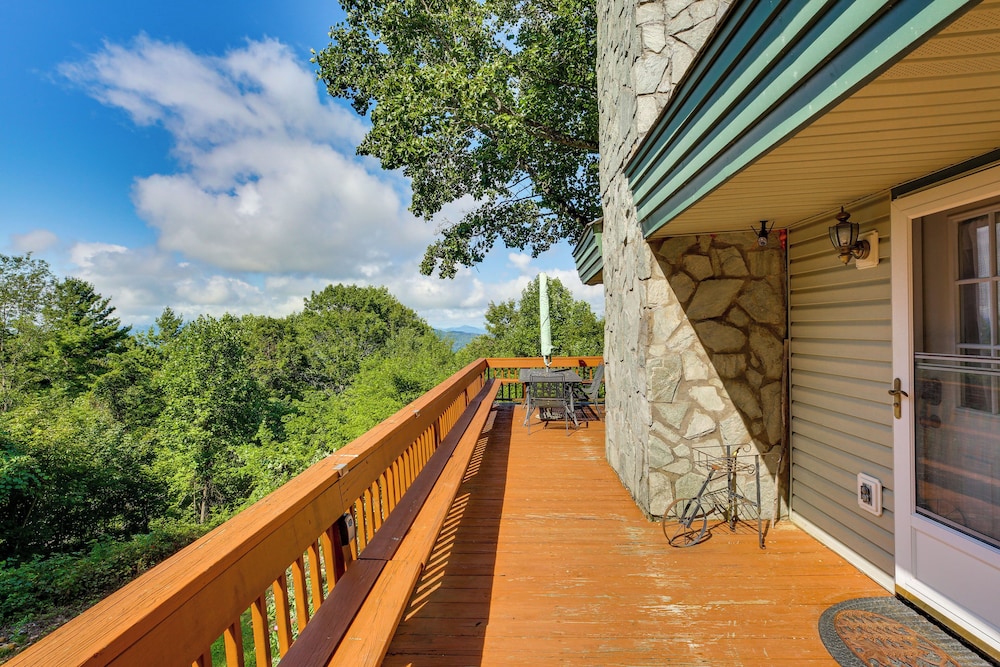 Deck, Fire Pit, Games: Family Escape Near Boone