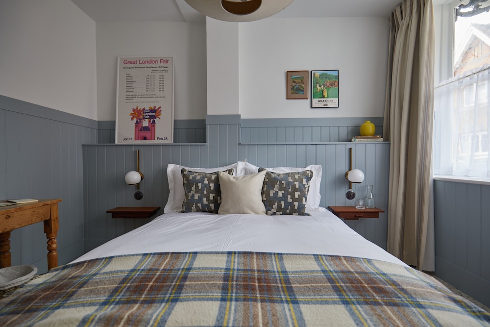 Beautiful 2-bed Victorian Conversion in Pewsey view 2