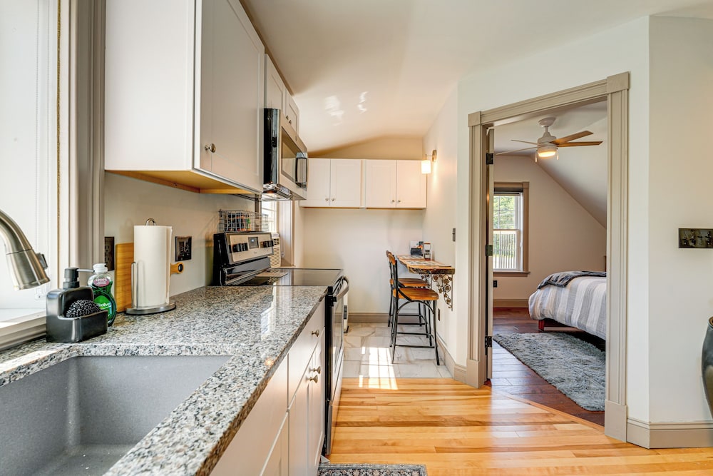 Charming Apt w/ Shared Outdoor Space in Lisbon!