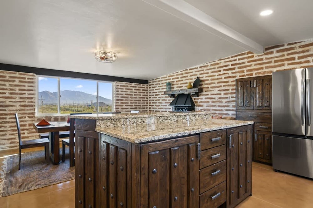 Panoramic Mountain Views Heated Pool 2 Kitchens