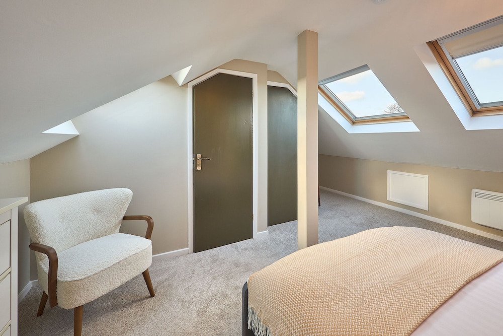 Host Stay Louvaine House