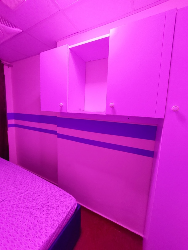 Benitah Capsule hostel and Family rooms