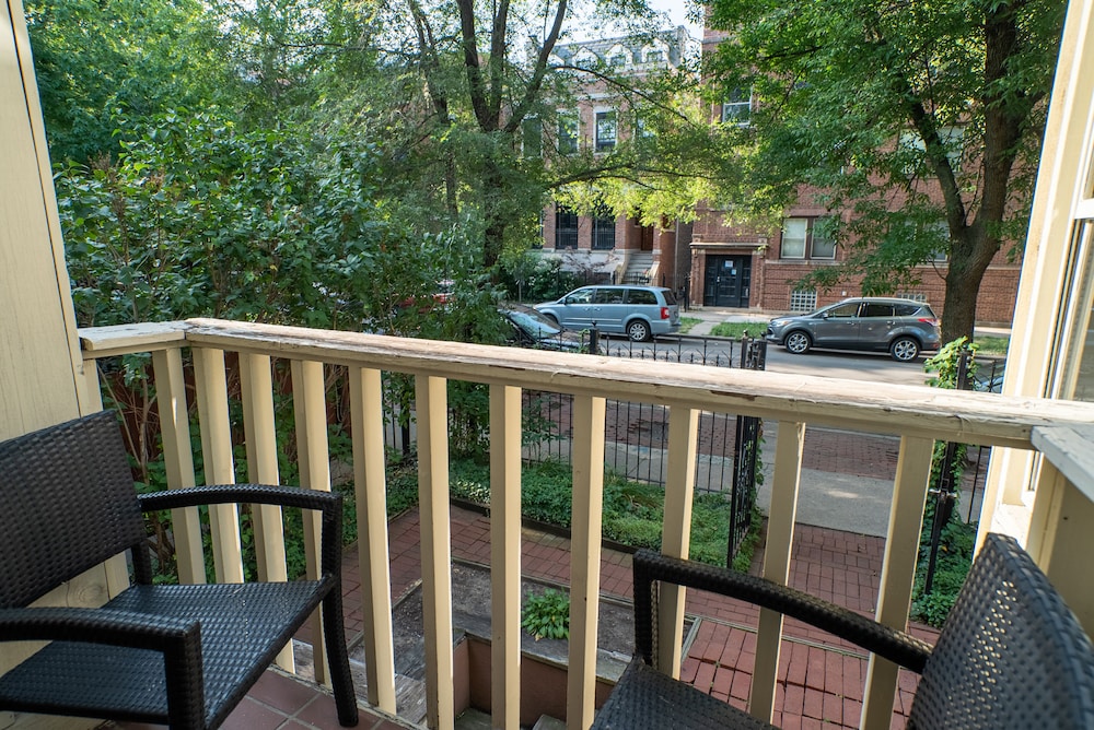 Lincoln Park Suites Operated by Roscoe Village Guesthouse photo 3