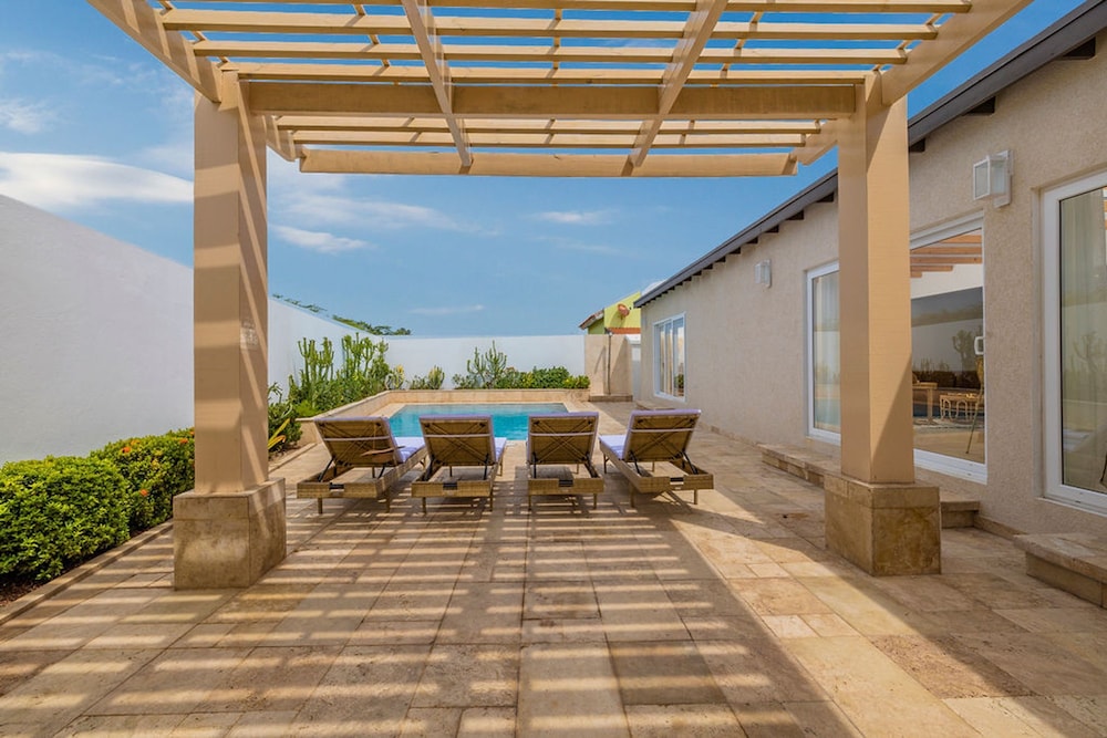 NEW 5br5 5BA Villa Private Pool Close 2 Beach