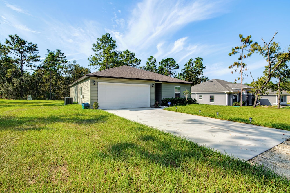 Tranquil Getaway w/ Spacious Yard in Brooksville!