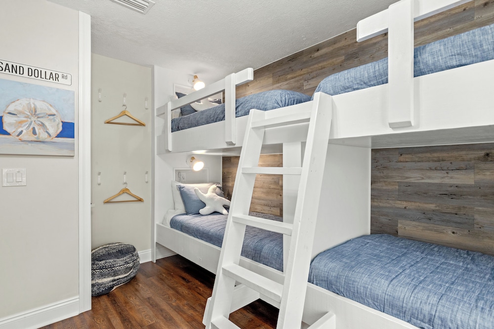 Escape to Sand Dollar Holler: Coastal Retreat, 3 Beds, 2.5 Baths, Sleeps 10!