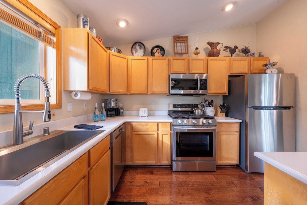 Stylish Truckee Retreat Deck, Near Lake & Skiing Moraine by Avantstay