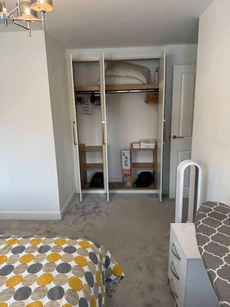 Luxurious Majestic 4 Bedroom- Free Parking