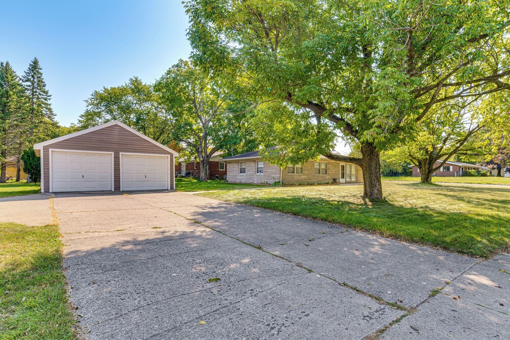 2 Mi to Purdue: Modern Home in West Lafayette