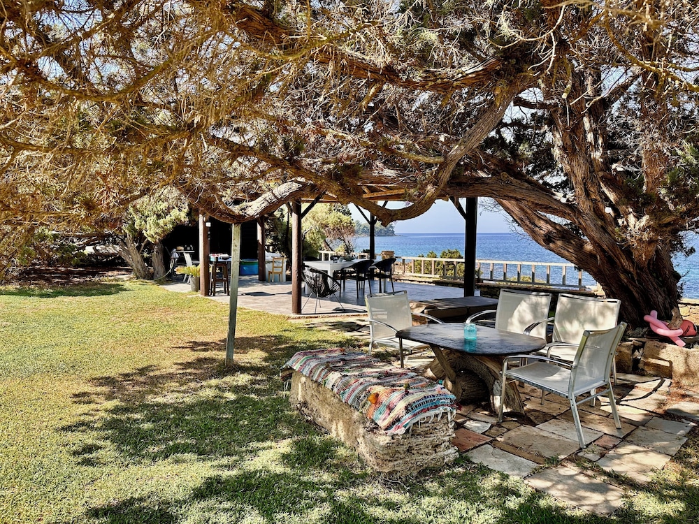 Genari Beach Apartments Garden View Retreat