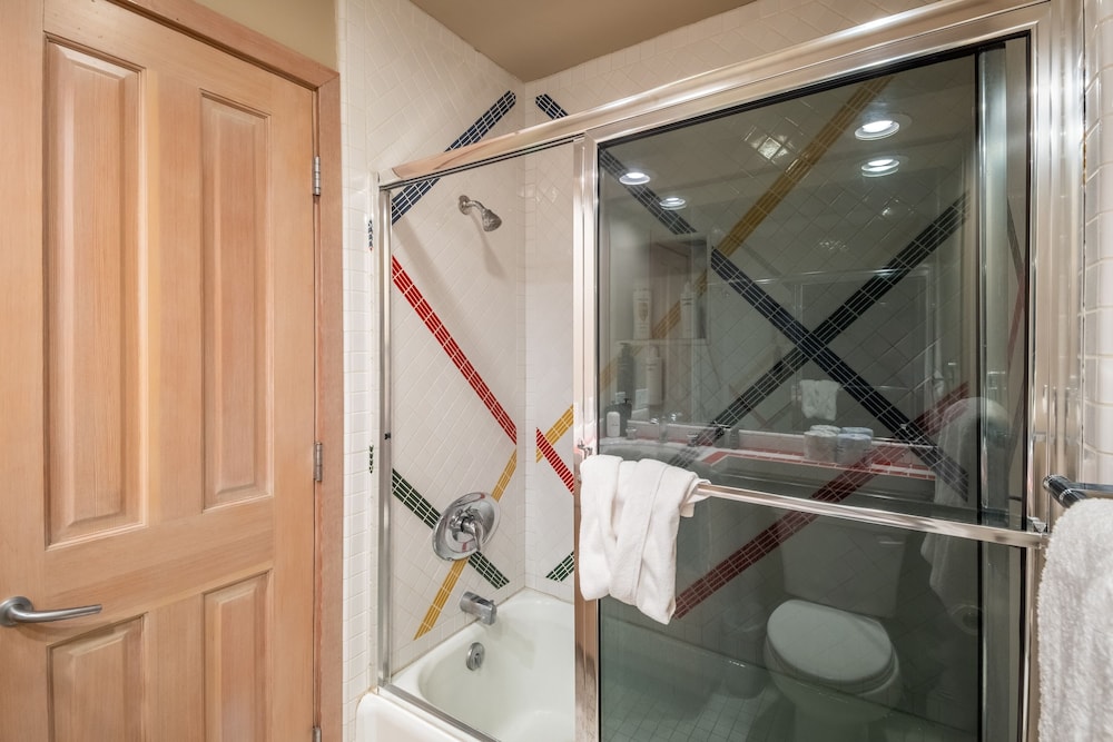 Heavenly Valley by Avantstay Home w Pool Sauna Hot Tub Game Room Tennis Crt Basketball Crt