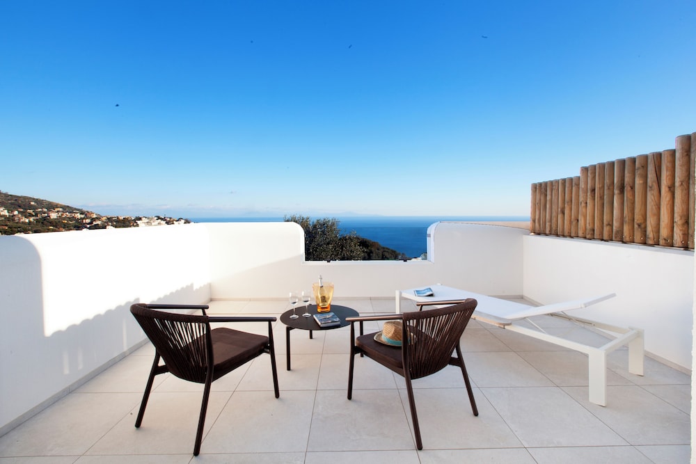 Design Villa With Infinity Pool & Li Galli View