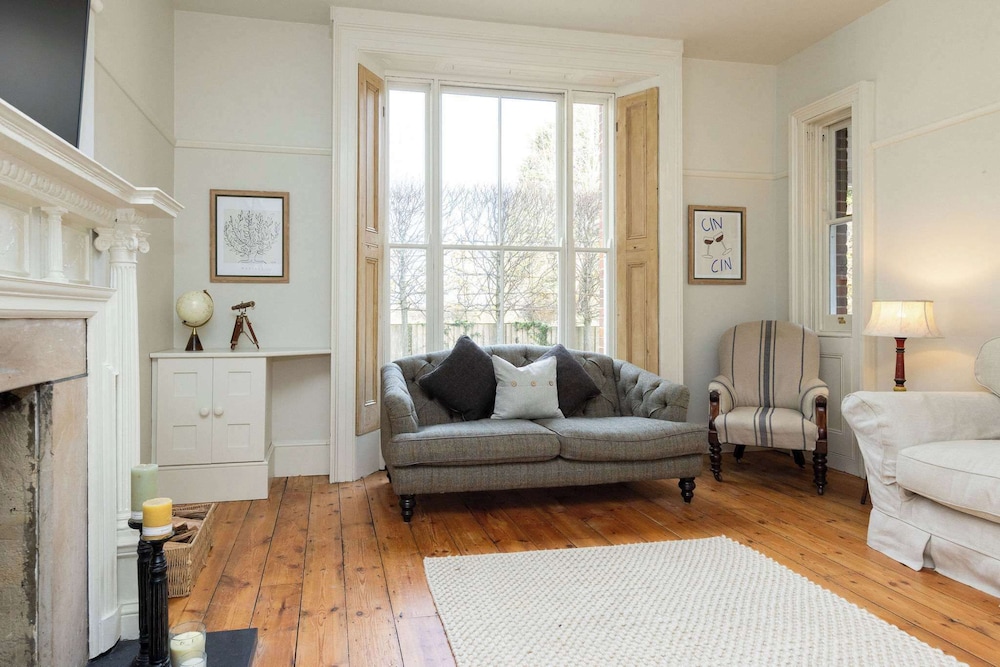 Victorian House Sleeps 14 Pool and Gardens