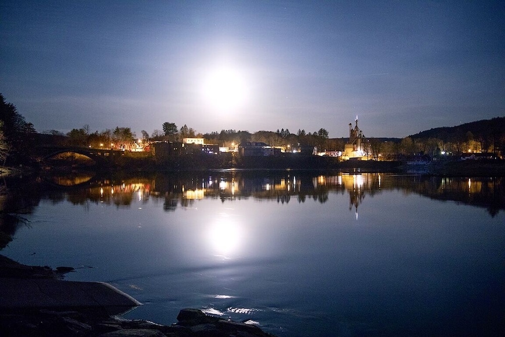Moonriver Inn