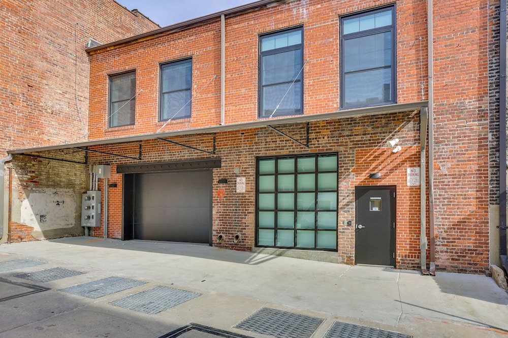 Downtown Omaha Getaway w/ Deck & Gas Grill! view 4