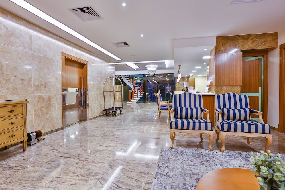 Lobby & Reception